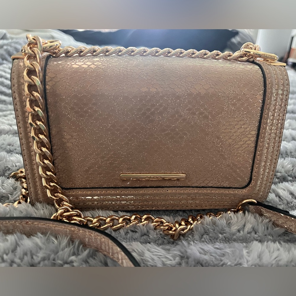 NWOT SPARKLY GOLD SPARKLE SMALL PURSE
